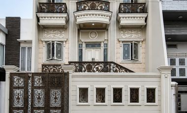 Luxury European Classic House di Taman Palem Lestari Jakarta Barat