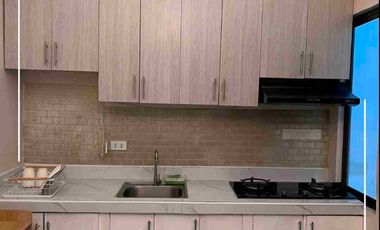 Townhouse with 2 bedrooms inside subdivision.