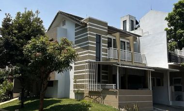 Rumah Hoek 2 Lantai Akses Mudah di Emerald Bintaro Jaya UT-19135