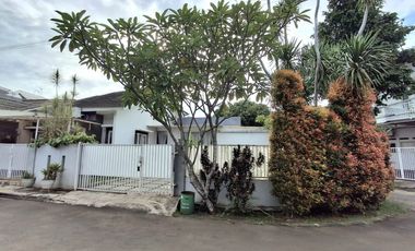 Rumah Strategis Siap Huni di BSD Kencanaloka Full Renov