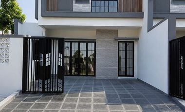 Rumah Sutorejo Tengah New Minimalis Hook Carport 2 Row Jalan 2 mobil