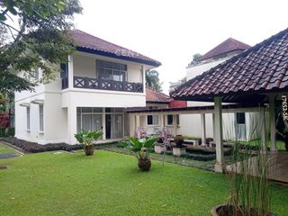 Dijual rumah hitung tanah posisi hook cocok untuk dibangun townhouse atau cluster di sektor 2 bintaro jaya