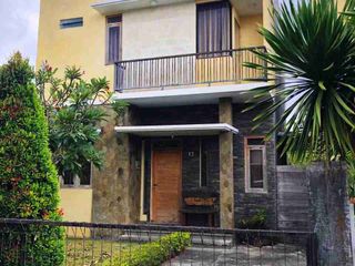Jual Rumah 2lt dengan Halaman Luas Lokasi perumahan di Pemogan Denpasar Selatan Dekat dengan Bandara.rg