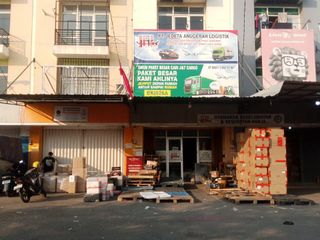 Dijual ruko murah bagus terawat & lokasi strategis ramai & sudah full renovasi 3 lantai di Ifolia Harapan Indah Bekasi siap pakai & siap usaha