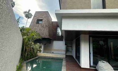VILLA 4 BR CUMA 5 MENIT KE FINNS BEACH CLUB DAN KE PANTAI DI BATUBOLONG