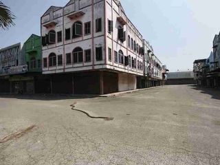 2 Unit Ruko Gandeng di Center Park Dekat Bundaran Simpang Basecamp Batu Aji