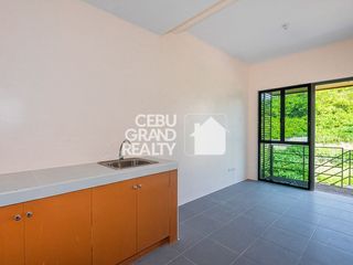 Modern Home with Hillside Views in Amoa Compostela Cebu