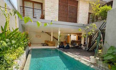 Villa Modern Tropical 2BR Dekat Batu Belig Beach Umalas