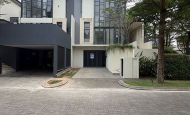 Rumah Hoek Navapark Cluster Lancewood BSD 3 Lantai