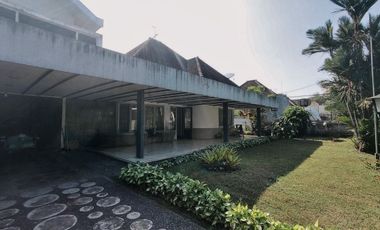 Dijual Rumah Klasik Terawat Strategis di Oro-oro Dowo Malang