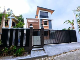 RUSH SALE! OWNERS MIGRATING – RARE 4-BEDROOM HOME + LIBRARY/ENTERTAINMENT ROOM + PRIVATE STUDIO