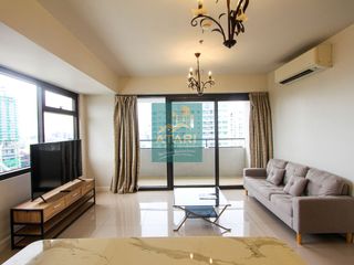 Luxurious 1 Bedroom Unit with Parking for Sale at The Alcoves