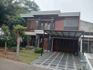 DISEWAKAN RUMAH MEWAH ASRI STRATEGIS