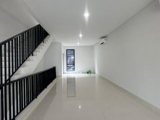 Ruko 2Man Gading Serpong Hadap Jalan Tersisa 2 Unit Oxford Square