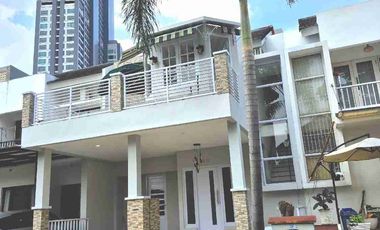 Rumah Cantik emerald residence like brand new