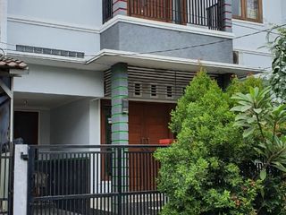 Rumah 2 Lantai Bebas Banjir di Galaxy Bekasi