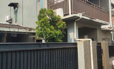 Super Murah Rumah 2 Lantai dengan 4 Kamar Tidur Dekat Tol Bintaro