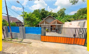 Rumah Murah Tanah Luas LT 340m² LB 90m² LD 10m Hadap Barat 3 KT 1 KM Listrik 900W Air PDAM di Jl. Jambu Siswodipuran Pusat Kota Boyolali