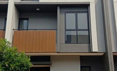 Jual rumah modern model deluxe di Cluster Regia, harga 1,4 M bisa nego
