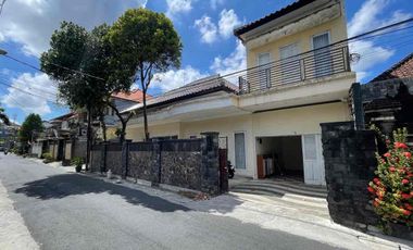 Di Jual Hunian Exclucive 2 Lantai
Jl. Pulau Ayu no.9, Kel. Dauh Puri
Kec. Denpasar Barat, Bali