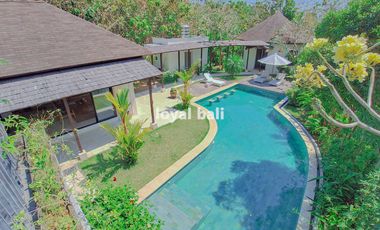 PRIVATE TROPICAL RESORT-STYLE VILLA IN JIMBARAN, BALI