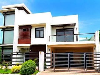 6 Bedroom House and Lot For Sale in Vistamar Resort Subdivision, lapu lapu City