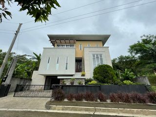 SPLENDIDO HOUSE AND LOT FOR SALE