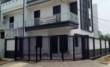 Dijual Rumah Baru di Taman Surya 5