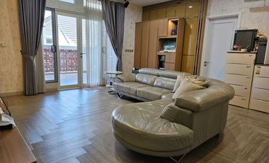 Rumah 2 Lantai Free Furnish Nempel Giri Suvarna Sutera