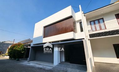 RUMAH BARU CLUSTER 2 LANTAI DIJUAL DI COLOMADU DEKAT DE TJOLOMADOE
