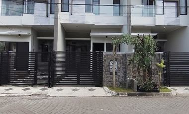 Rumah Mulyosari Prima Utara Minimalis Row jalan 3 mobil