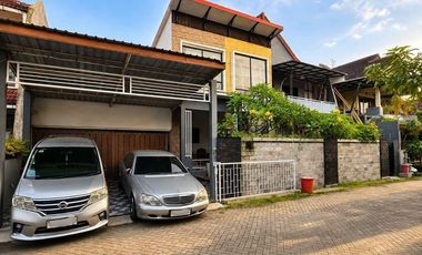 Dijual Rumah 2 Lantai dalam perumahan dan berlokasi strategis dkt JCM