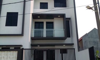 Dijual Rumah Baru di Taman Surya 5