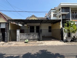 Disewakan RUmah Kota Madiun Dekat DPRD Kec. Taman