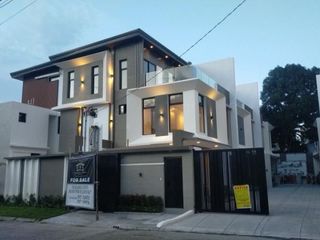 302 sqm 5-Bedroom Townhouse with Rooftop Deck for Sale in Garden Abelardo Homes BF Parañaque City