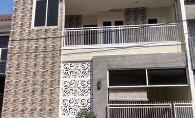 Dijual Rumah 3 Lantai Dekat Pusat Kota di Sulfat Malang