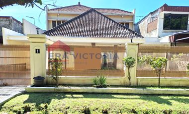 Rumah 2,5 Lantai SHM 347 M² Dalam Kota Malang 7 KT Harga 3,6 Miliar