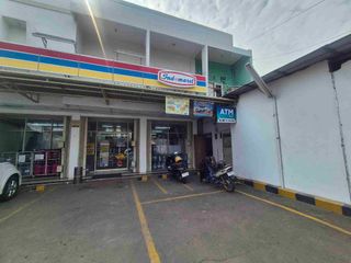 juak 4 ruko 2 lantai pinggir jalan raya lagi tersewa Indomaret