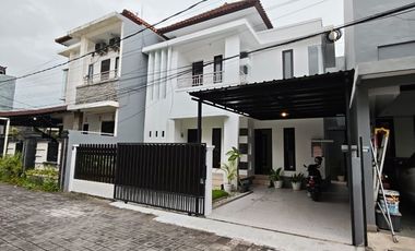 RUMAH JLN BIKINI DEKAT KEROBOKAN GN SALAK LINGKUNGAN ELITE  RUMAH MINIMALIS KAWASAN ELITE DEKAT KEROBOKAN SEMINYAK JALAN 8 METER PAVING