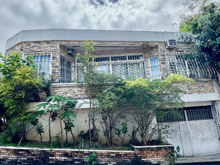 Corner House and Lot For Sale in Kapitolyo