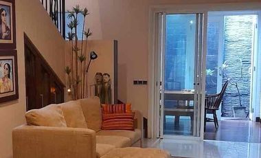 beli rumah di pondok hijau golf aquamarine gading serpong full furnished rapih