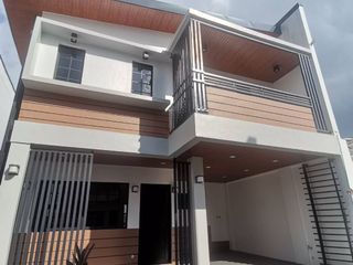 For Sale 2 Storey House & Lot in Tres Marias Village Deparo, North Caloocan. KSA