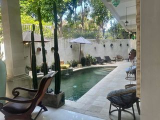 GUEST HOUSE & OFFICE 3 LANTAI DI JL BATUR SARI DENPASAR DEKAT MALL