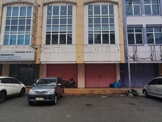 Disewakan Ruko 3 Lantai Gandeng Komplek Ayani Mega Mall Pontianak