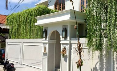 DIJUAL VILLA HAK MILIK BERGAYA FRENCH COLONIAL DI CANGGU