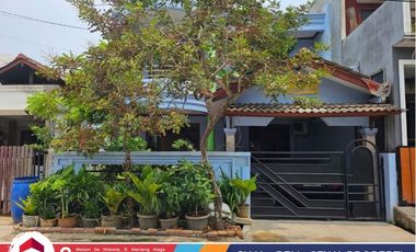 Jual Rumah Taman Century 2 Bekasi Selatan Semi Furnish, 2 Lantai, 4 KT 3 KM, LT 154m², Garasi Mobil, Siap Huni