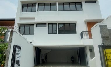 RUMAH  KANTOR 4 LANTAI ADA KOLAM RENANG DI BANGKA JAKARTA SELATAN