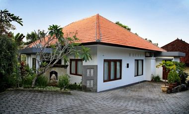 2 Units Three Bedrooms Villa For Sale in Strategic Location of Berawa
