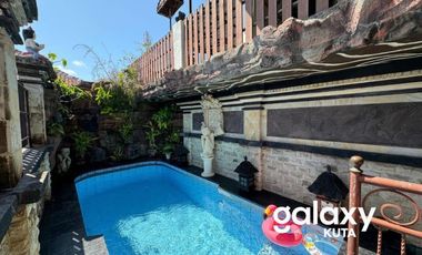 DIJUAL RUMAH SEMI VILLA 2 LANTAI + ROOFTOP DENGAN VIEW PERKOTAAN DI TUBAN BADUNG