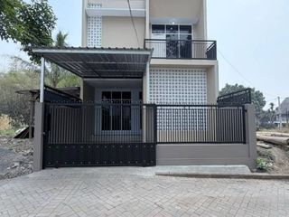 Dijual Cepat Rumah 2 Lantai Murah Siap Huni di Griya Permata Alam, Karangploso, Kota Malang